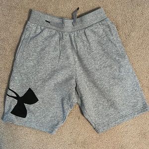 Men’s Fleece Under Armour Shorts- size M